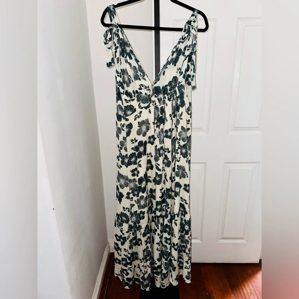 Abercrombie & Fitch Cream Maxi Dress with Dark Green Floral Print
